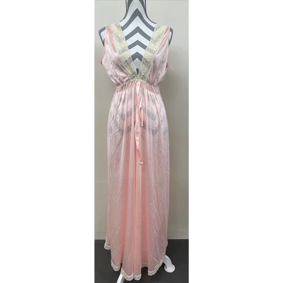 Vintage Miss Elaine Long Nylon Nightgown Peach & Lace no Size FS Bnfts Charity - Picture 1 of 10
